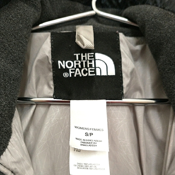 The North Face Women's Charcoal Grey Winter Zip Up Jacket - Picture 6 of 6